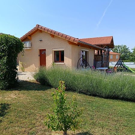 Studio Avec Terrasse Au Calme Jayat Exteriör bild