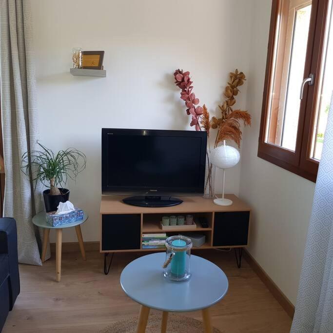 Studio Avec Terrasse Au Calme Jayat Exteriör bild